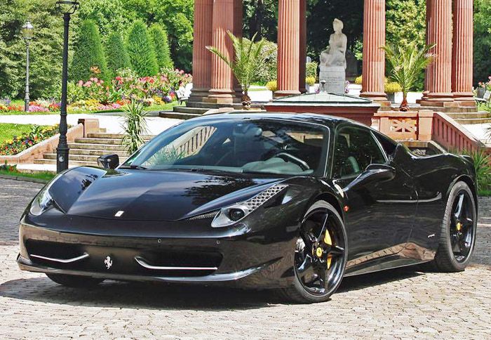 Στην Cam Shaft δε φοβήθηκαν να πειράξουν την 458 Italia, η οποία –όπως κάθε Ferrari- είναι κλασική άμα τη εμφανίσει της. 